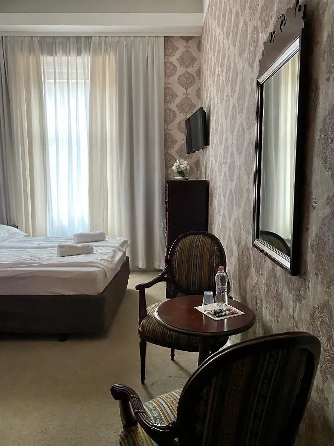 Opera 16 Budapest Hotel