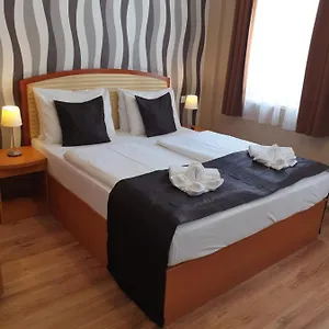 Hotel Six, Boedapest