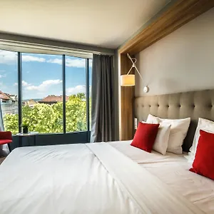 Up Hotel
